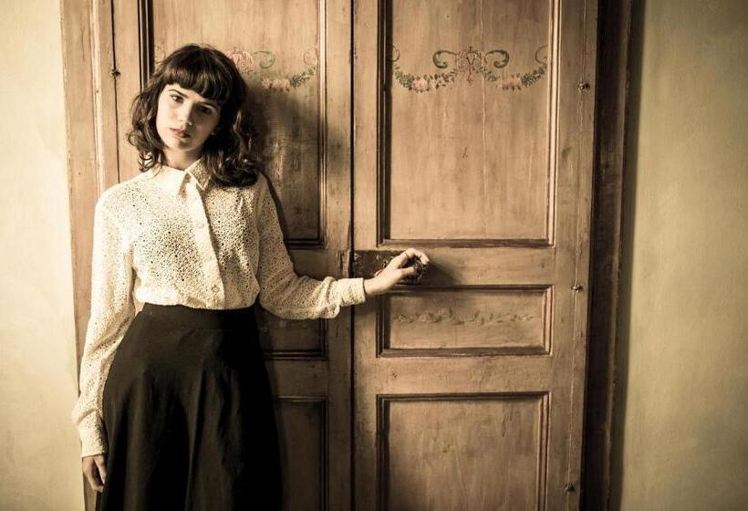 חדר סטנדרט, Henry's House