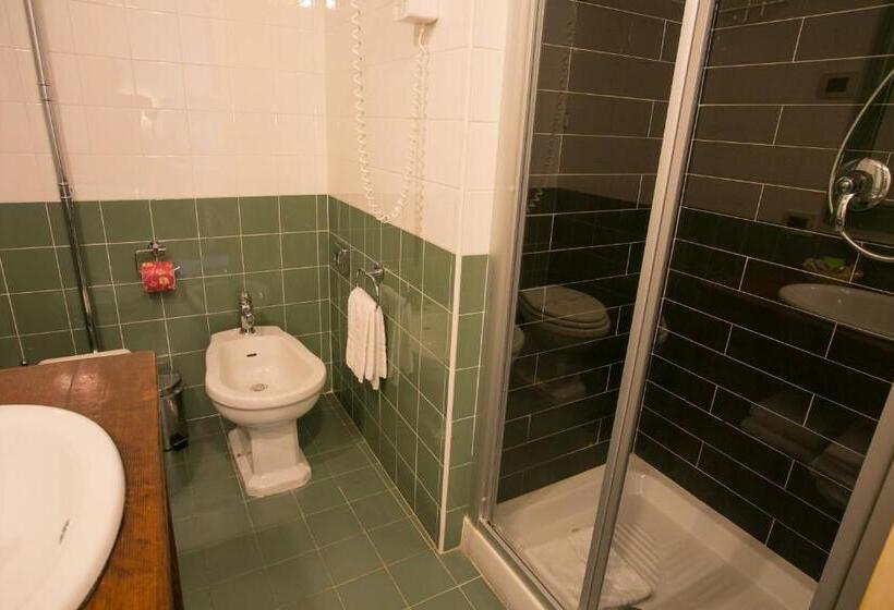 חדר סטנדרט, Henry's House