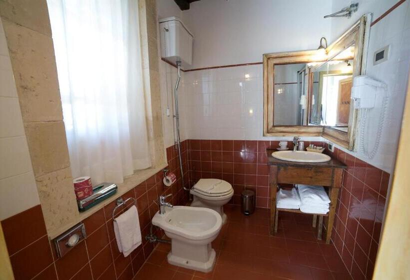 חדר סטנדרט, Henry's House