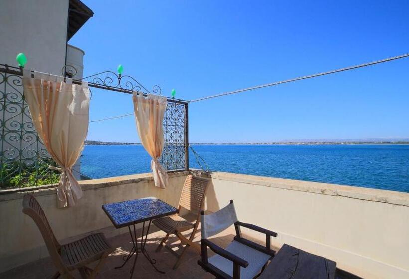 סוויטת ג'וניור נוף לים, Henry's House