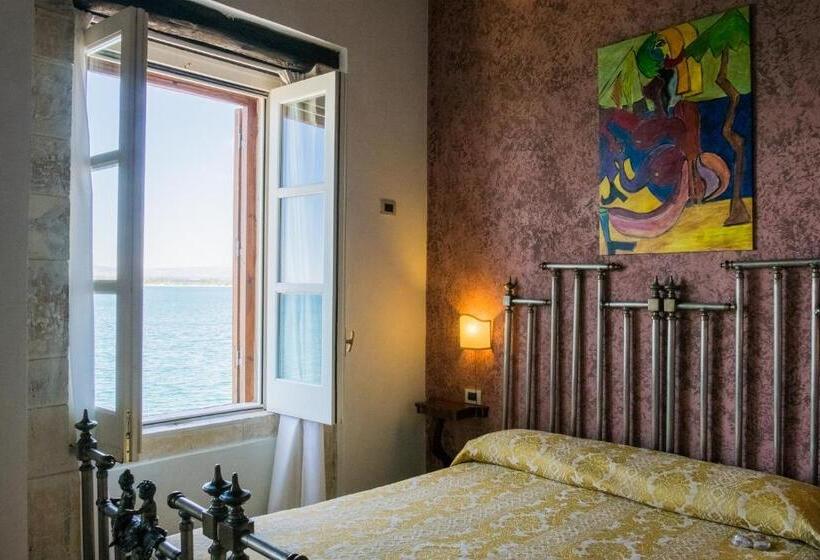 Полулюкс Вид на Море, Henry's House