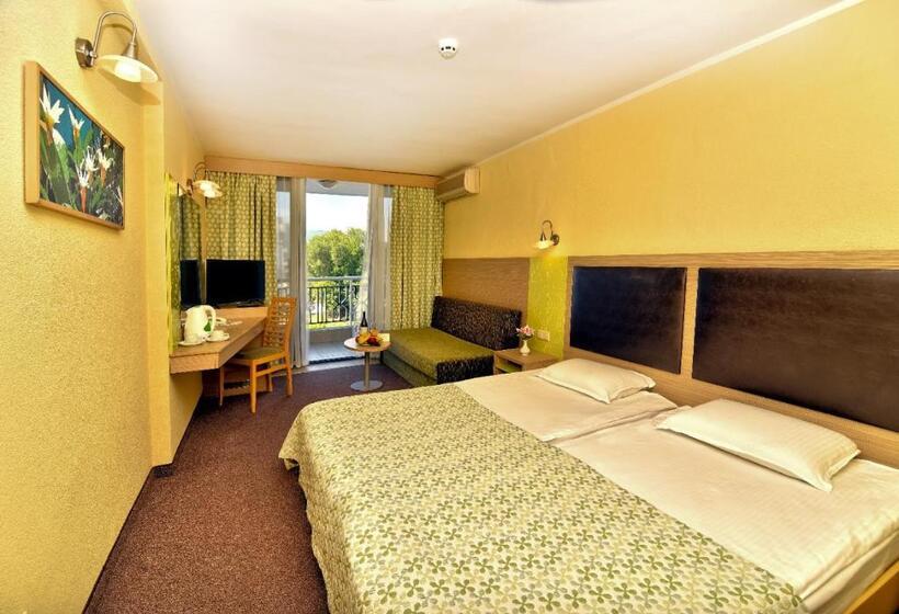 Номер Стандарт Вид на Море, Slavuna