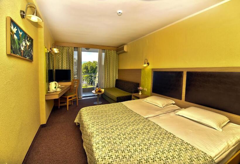 Номер Стандарт Вид на Море, Slavuna