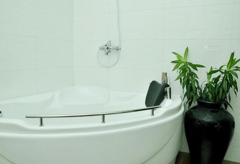 Трехместный Номер Стандарт с Балконом, Vimean Sovannaphoum Resort
