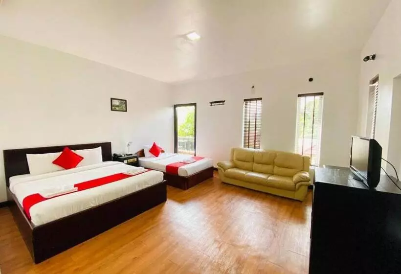 اتاق استاندارد سه تخته با بالکن, Vimean Sovannaphoum Resort