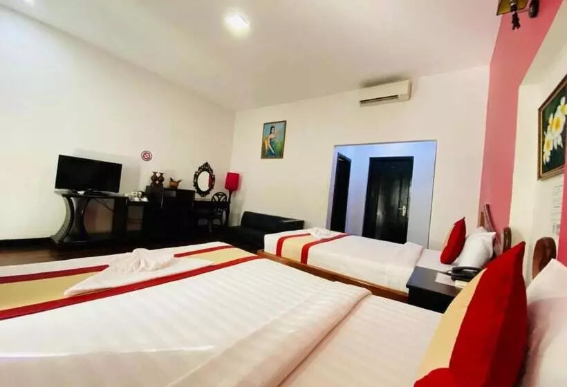 اتاق استاندارد سه تخته با بالکن, Vimean Sovannaphoum Resort