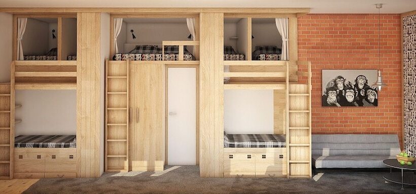 ルームシェアのワンベッド, Koikago Hostel