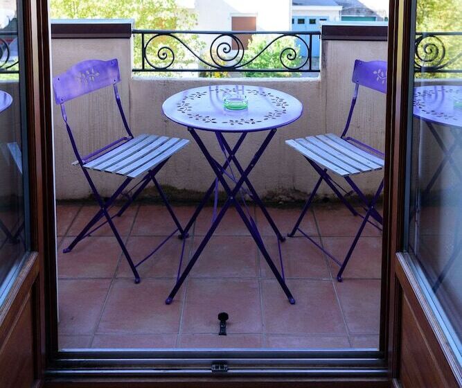 شقة غرفة واحدة, Les Z'hirondelles