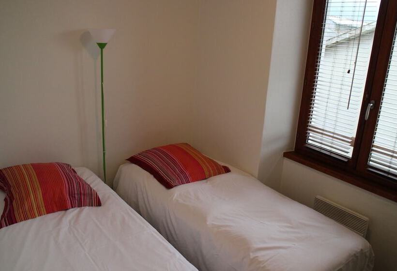 شقة غرفتين, Les Z'hirondelles