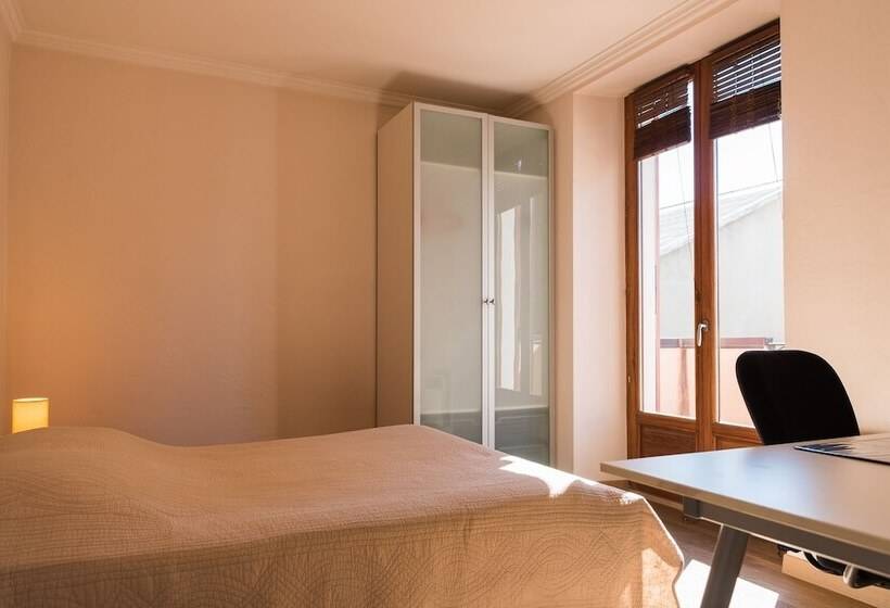 شقة غرفتين, Les Z'hirondelles