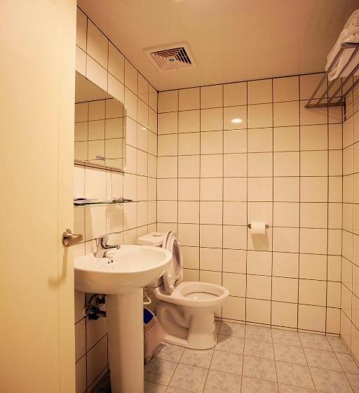 اتاق خانوادگی, Mr. Lobster’s Secret Den Design Hostel