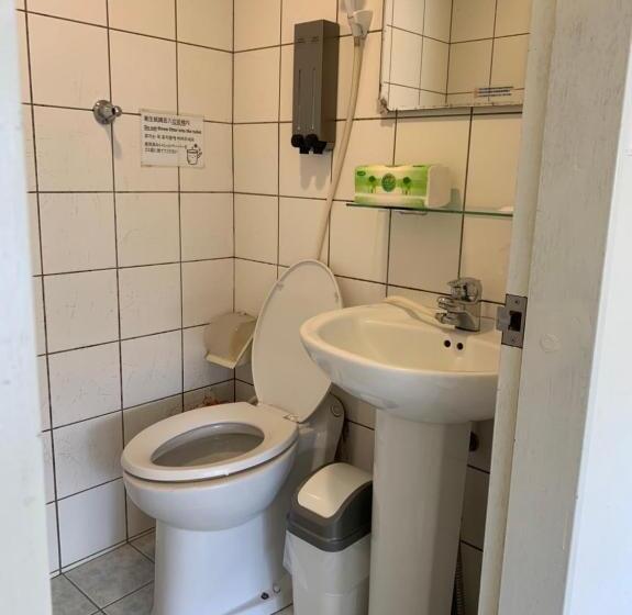 اتاق خانوادگی, Mr. Lobster’s Secret Den Design Hostel