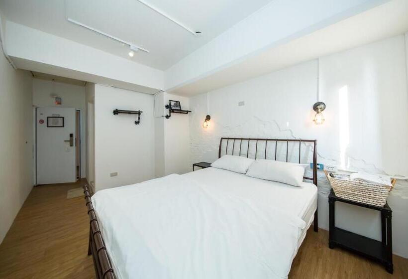 اتاق کلاسیک, Mr. Lobster’s Secret Den Design Hostel