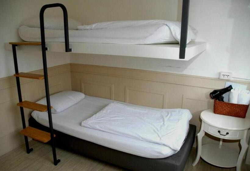 اتاق کلاسیک, Mr. Lobster’s Secret Den Design Hostel