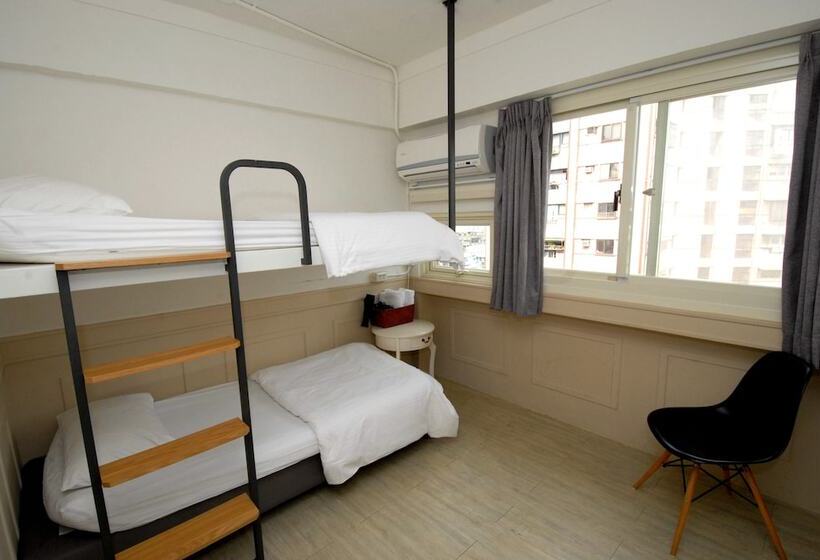 اتاق کلاسیک, Mr. Lobster’s Secret Den Design Hostel