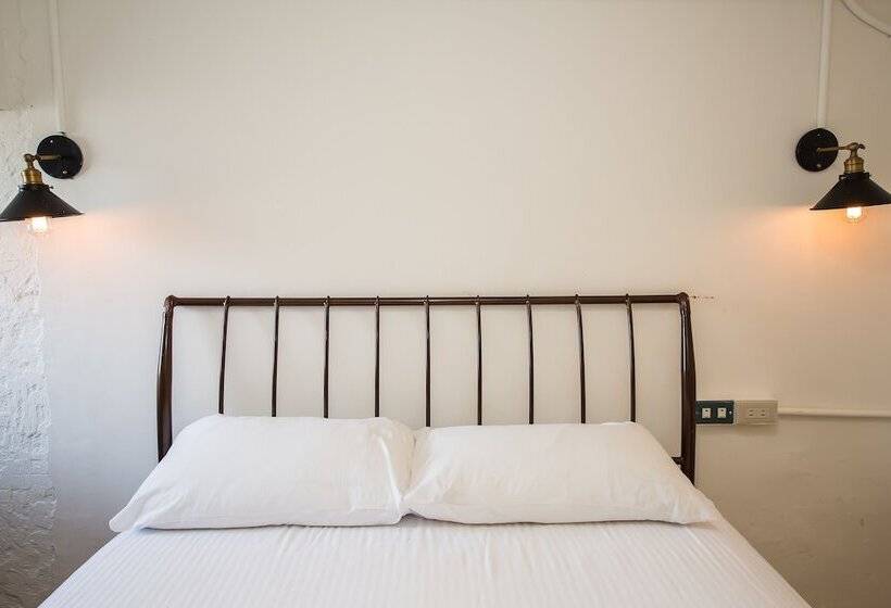 اتاق کلاسیک, Mr. Lobster’s Secret Den Design Hostel