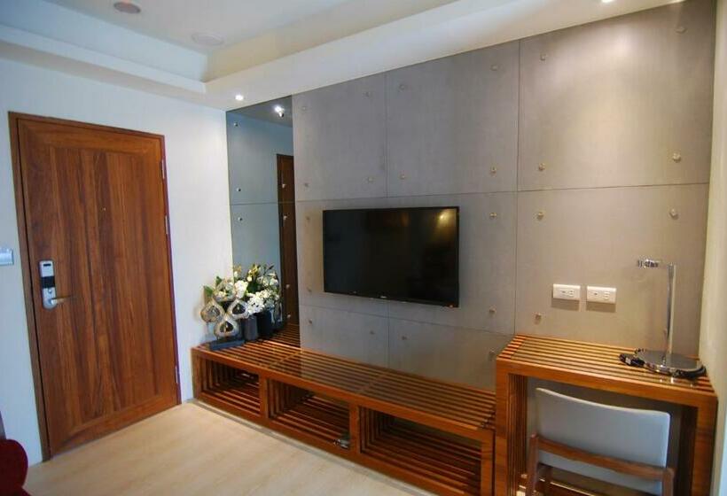 اتاق لوکس با بالکن, A&l Inn