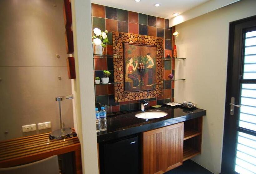 اتاق لوکس با بالکن, A&l Inn