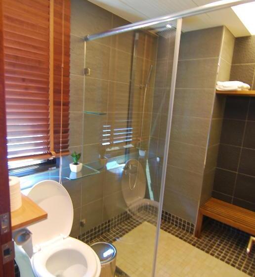 اتاق لوکس با بالکن, A&l Inn