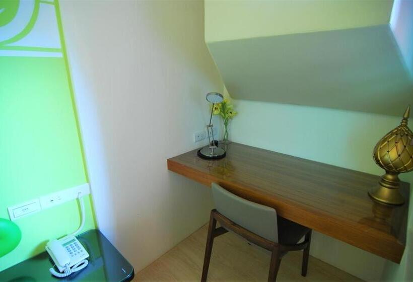 اتاق استاندارد با بالکن و چشم‌انداز دریا, A&l Inn