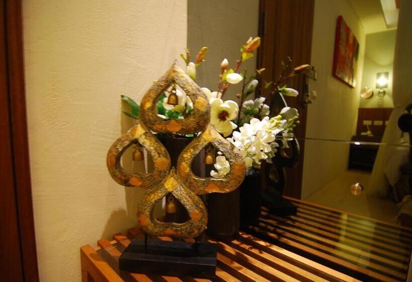 اتاق لوکس با بالکن, A&l Inn