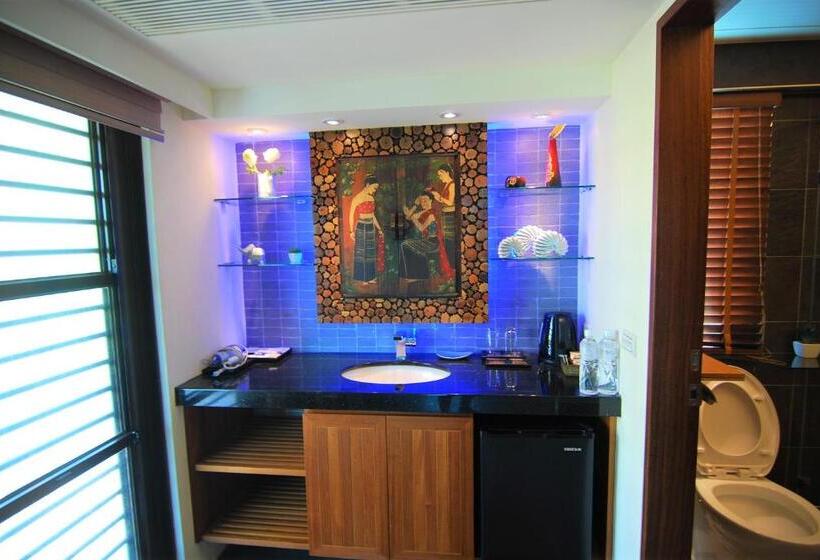 اتاق لوکس با بالکن, A&l Inn