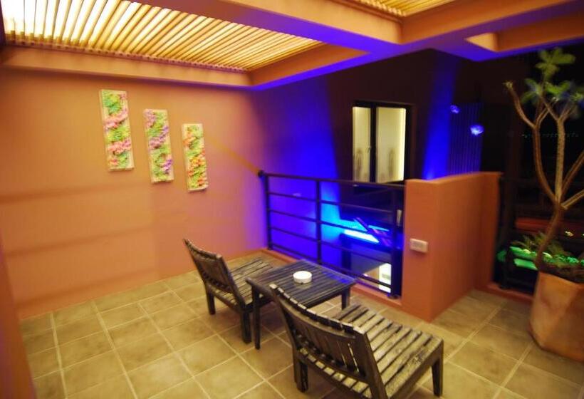 اتاق لوکس با بالکن, A&l Inn