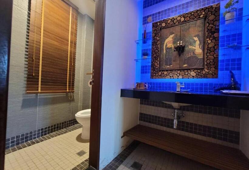 اتاق استاندارد چهارنفره با بالکن, A&l Inn