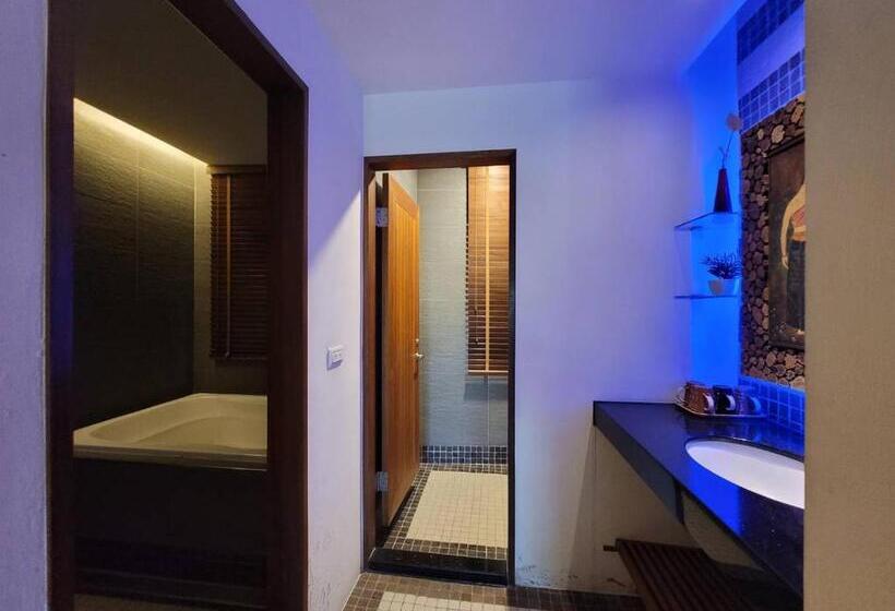 اتاق استاندارد چهارنفره با بالکن, A&l Inn