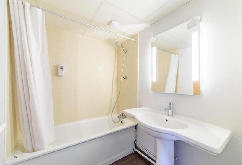 Номер Стандарт Трехместный, B&b Hotel Besançon Chateaufarine