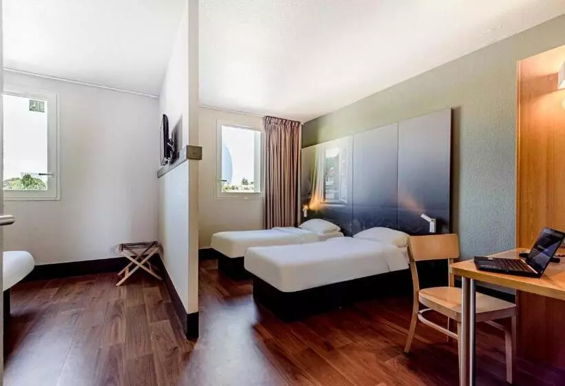 Standard Neljän Hengen Huone, B&b Hotel Besançon Chateaufarine