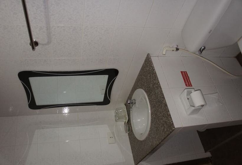 اتاق استاندارد, Chaleunehoung