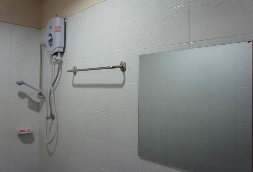 اتاق استاندارد سه نفره, Chaleunehoung