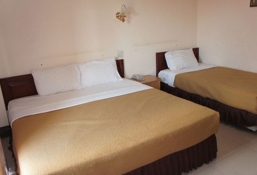 اتاق استاندارد سه نفره, Chaleunehoung