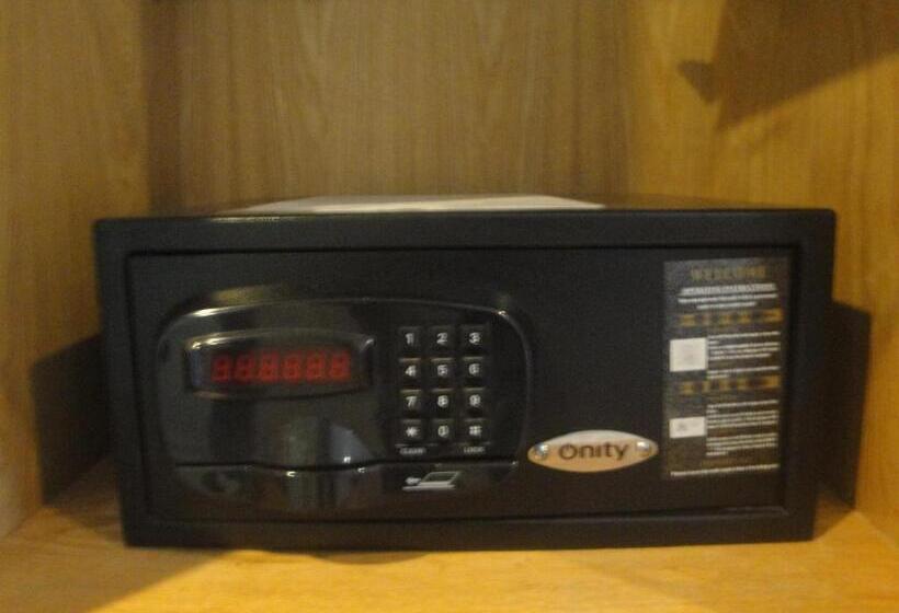 غرفة ديلوكس, Sylvia Hotel Maumere