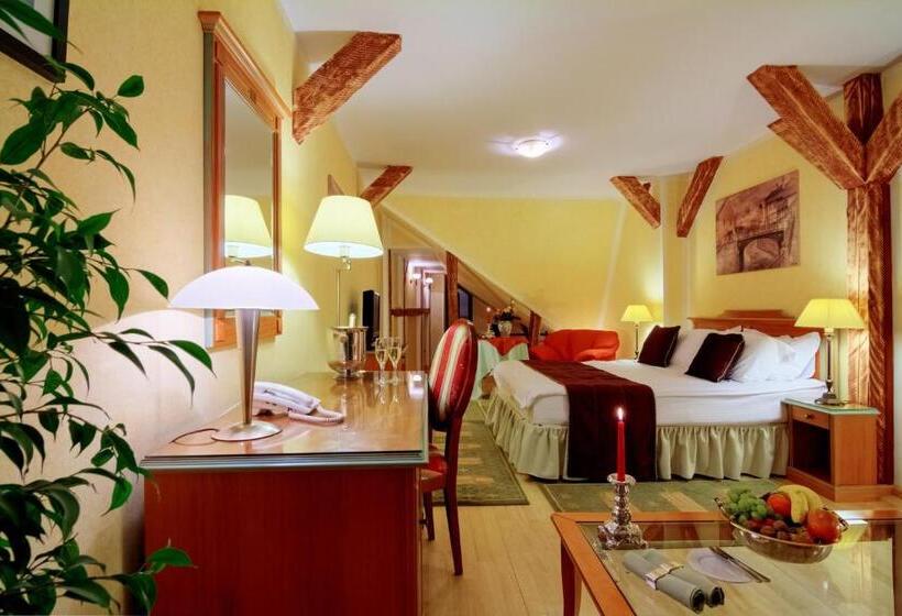 غرفة سوبيريور, The Council