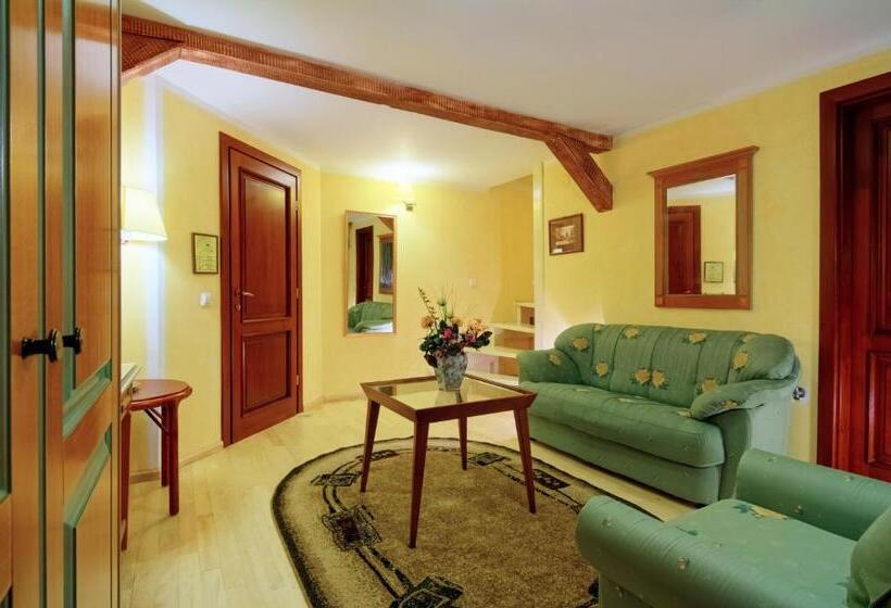 جناح, The Council