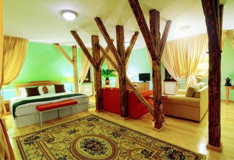 غرفة ديلوكس, The Council