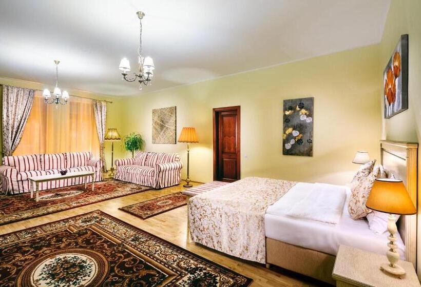 غرفة ديلوكس, The Council