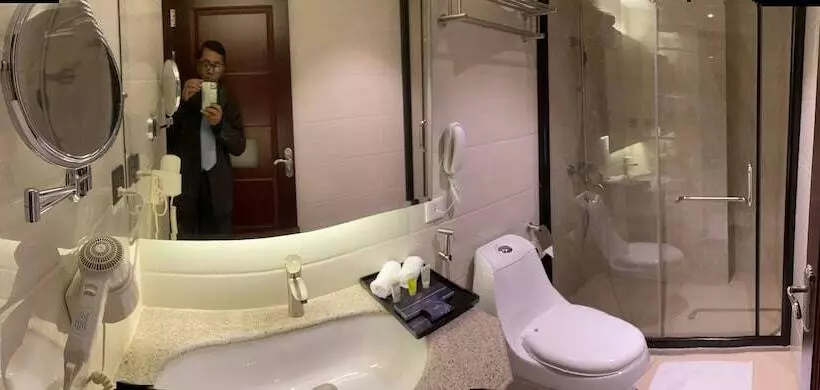 اتاق اجرایی یک تخته, Tower Inn