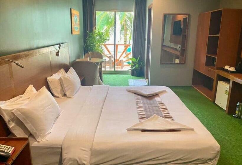 اتاق لوکس با بالکن و چشمانداز دریا, Maamadi Boutique