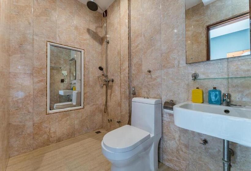 اتاق لوکس با بالکن و چشمانداز دریا, Maamadi Boutique