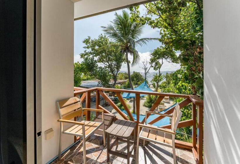 اتاق لوکس با بالکن و چشمانداز دریا, Maamadi Boutique