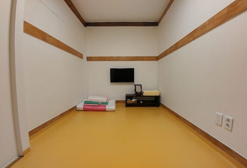 اتاق استاندارد سه نفره, Sophia Hanok Guesthouse