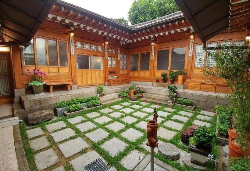اتاق استاندارد سه نفره, Sophia Hanok Guesthouse