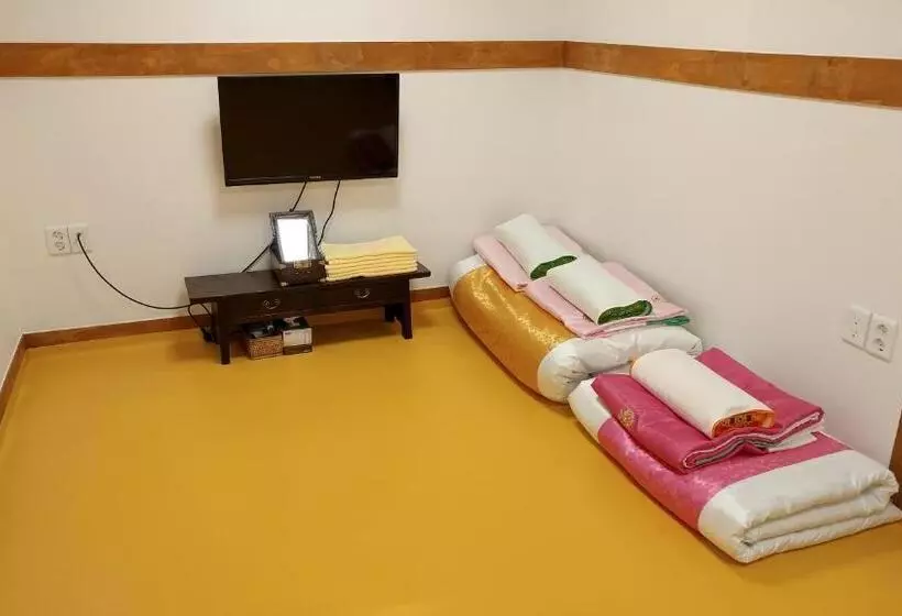 スタンダード4人部屋, Sophia Hanok Guesthouse