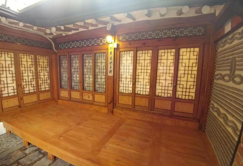 スタンダード4人部屋, Sophia Hanok Guesthouse