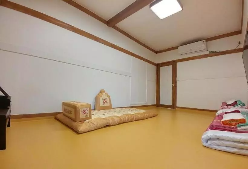 ファミリーステューディオ, Sophia Hanok Guesthouse