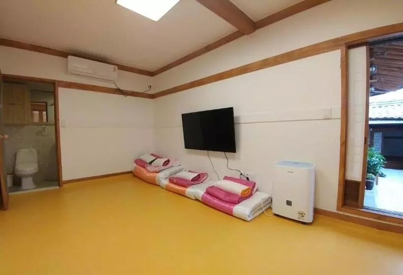 ファミリーステューディオ, Sophia Hanok Guesthouse