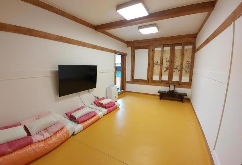 ファミリーステューディオ, Sophia Hanok Guesthouse